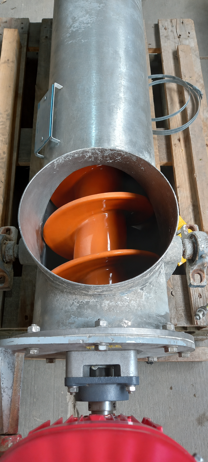 Doseerschroef in industriële installatie